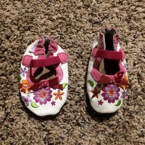 🌸$5 IF BUNDLED🌸0-6 mo Robeez leather booties